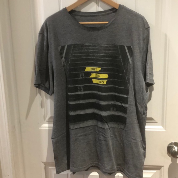 Men’s Banana Republic T-shirt.